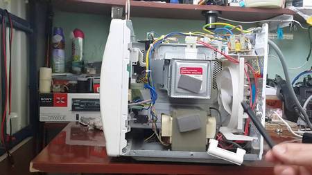 Микроволновка LG не включается