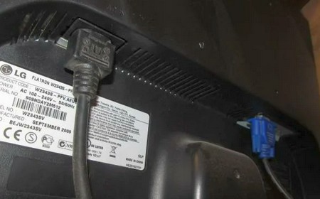 Не показывает изображение монитор LG