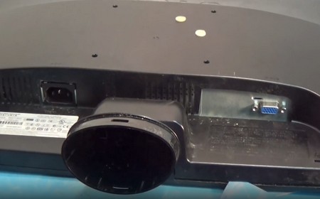 Выключается монитор LG