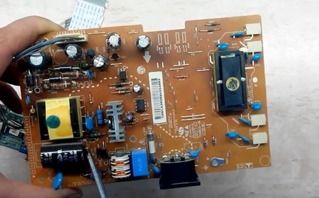 Монитор LG не включается