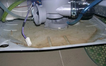 Посудомоечная машина течет