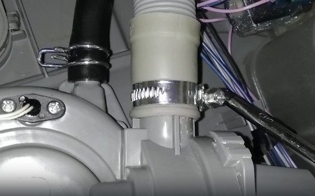 Посудомоечная машина течет